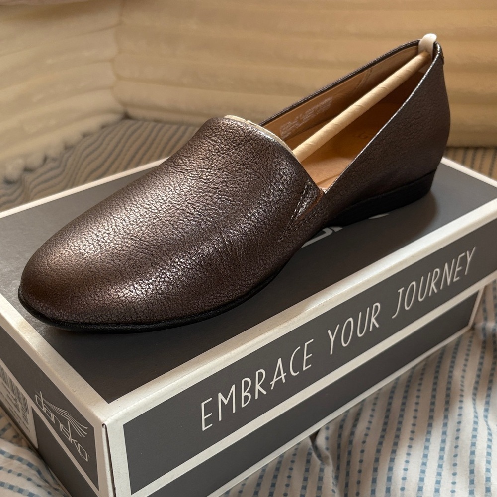 NIB Dansko 2036-97200 size 37 Larisa Metallic Pewter Casual slip-on Shoes.